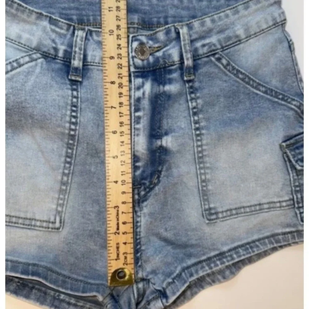 Women's Denim Cargo Shorts Light‎ Wash Size 30 (W26) Stretch Medium Rise
